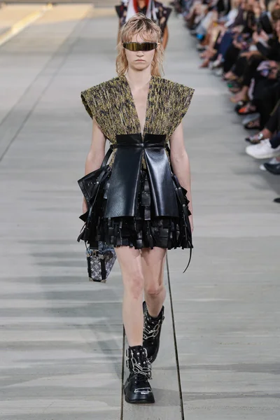 Look 38